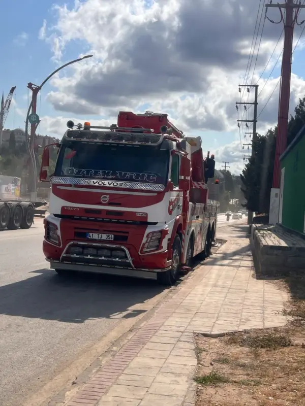 Öztek Vinç Volvo vinç aracı iş sahasına giderken